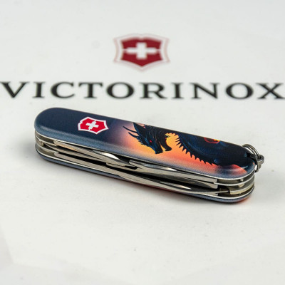 Ніж Victorinox Swiss Army Climber Zodiac Дракон у сонячних променях