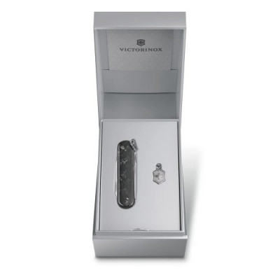 Нож Victorinox Classic Brilliant Carbon