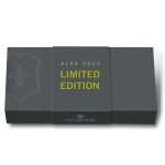 Складаний ніж Victorinox HUNTER PRO Electric Yellow 0.9415.L23