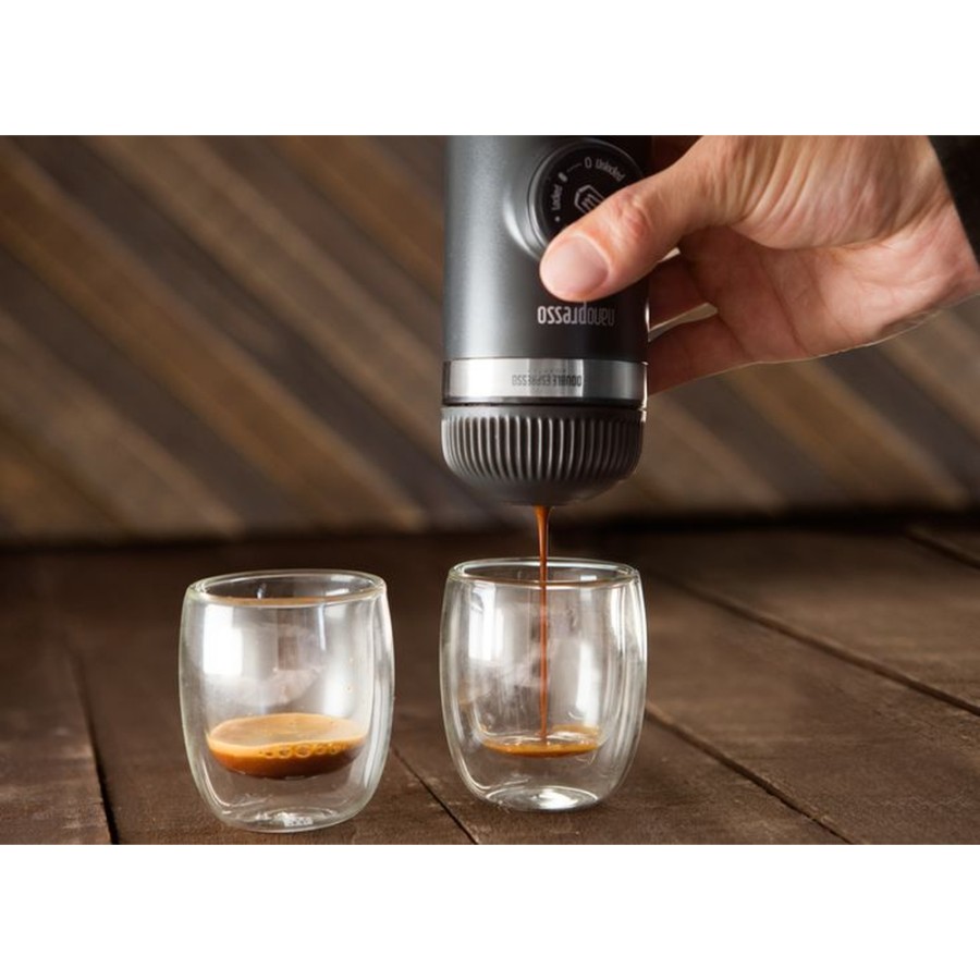 Портативна еспресо-кавоварка Wacaco Nanopresso сіра, механічна, для меленої кави