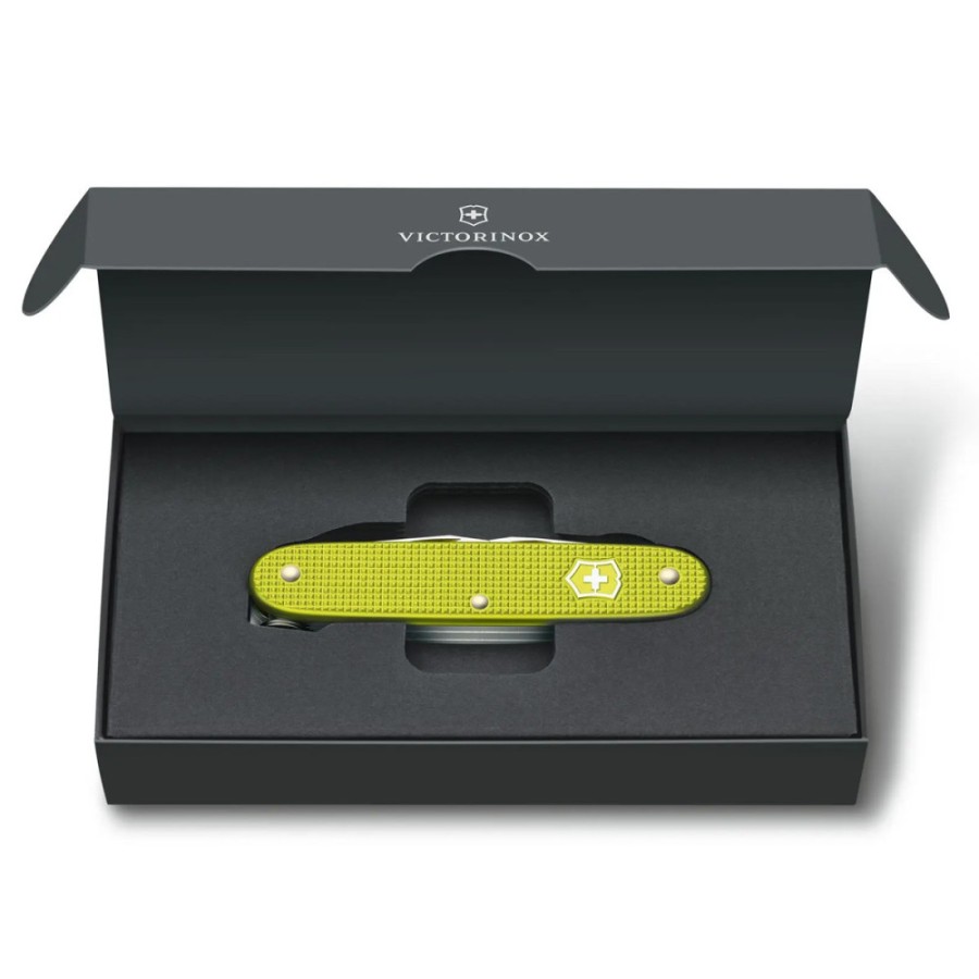 Ніж Victorinox Pioneer X Electric Yellow 93мм,9функ,ріфл.жовт