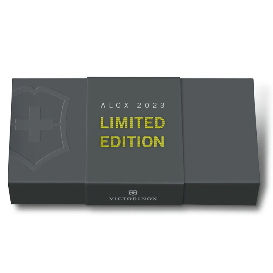 Ніж Victorinox Pioneer X Electric Yellow 93мм,9функ,ріфл.жовт