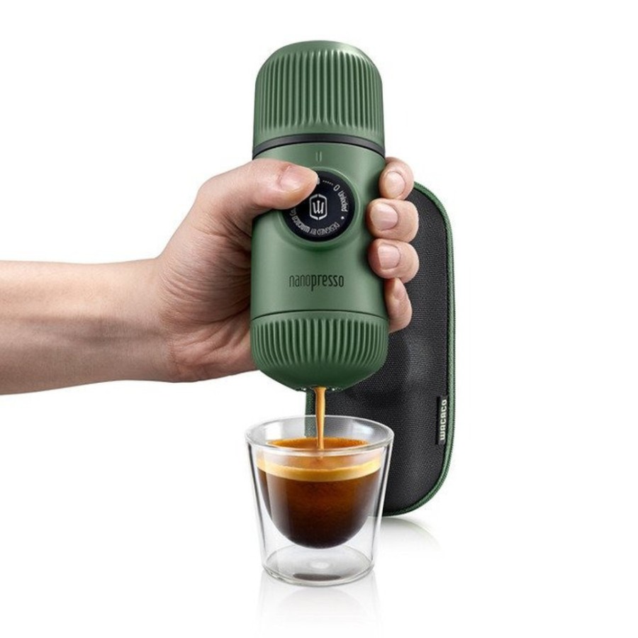 Портативна еспресо-кавоварка Wacaco Nanopresso зелена з чохлом, механічна, для меленої кави