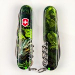 Ніж Victorinox Huntsman Zodiac 91мм,15функ ,Зелений дерев'яний дракон