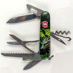 Ніж Victorinox Huntsman Zodiac 91мм,15функ ,Зелений дерев'яний дракон
