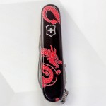 Ніж Victorinox Spartan Zodiac 91мм,12функ,чорн ,Червоний дракон